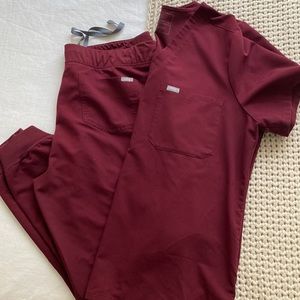FIGS Caterina One Pocket Scrub Top & Zamora Joggers Set